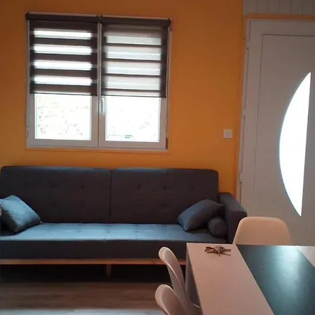 La Riviera Apartment La Fere Exterior photo